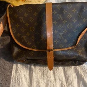 Auth Louis Vuitton Saumur 35 Crossbody #2320L20